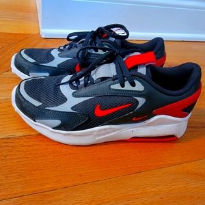 Nike Air Boys size 6